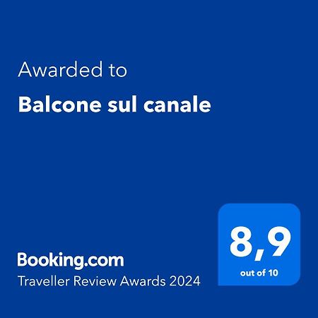 Balcone sul canale Venezia Esterno foto