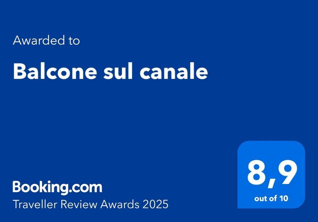 Balcone sul canale Venezia Esterno foto