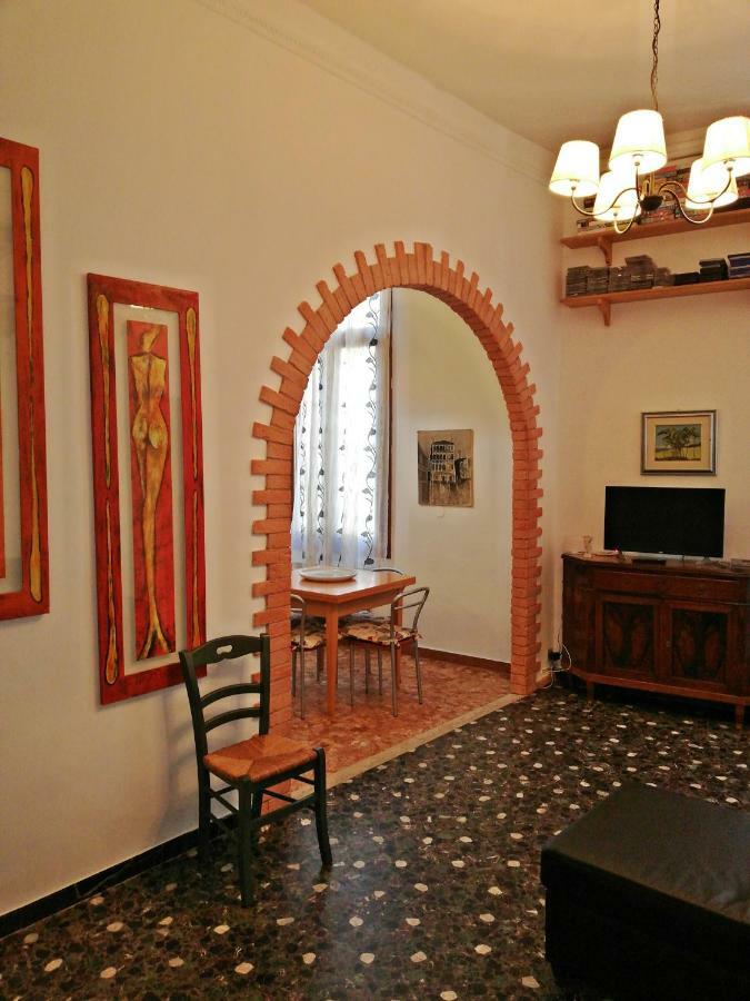 Balcone sul canale Venezia Esterno foto