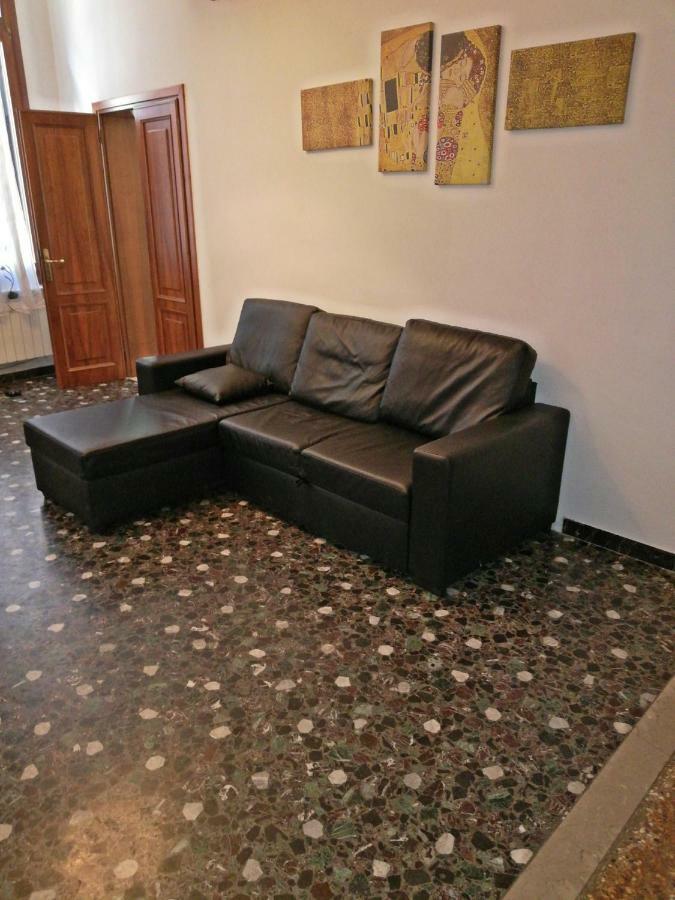 Balcone sul canale Venezia Esterno foto