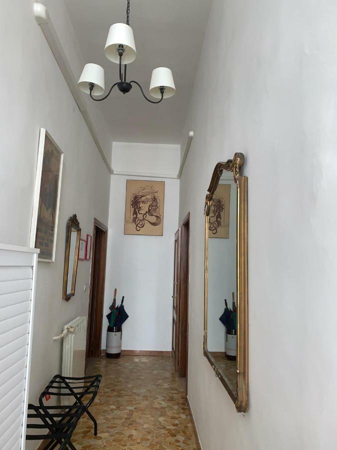Balcone sul canale Venezia Esterno foto